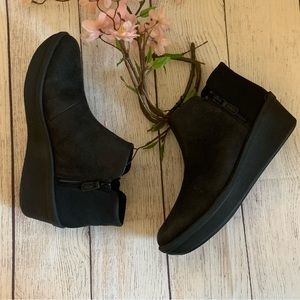 Cloudstepper by Clark’s  ankle boots size  8.5 black faux suede